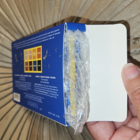 DIVINE PURPOSE LIMITED EDITION EYESHADOW PALETTE 8 Vibrant Matte - Picture 7 of 13